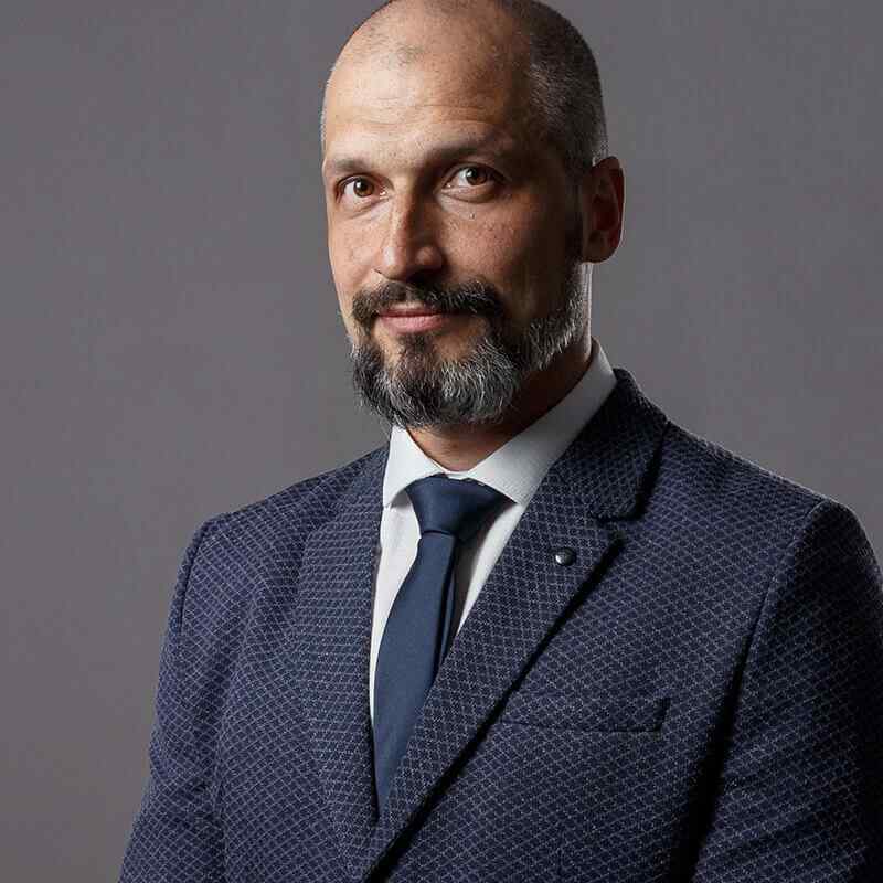 https://wisdomkwatigroup.com/wp-content/uploads/2019/10/inner_team_01-1.jpg